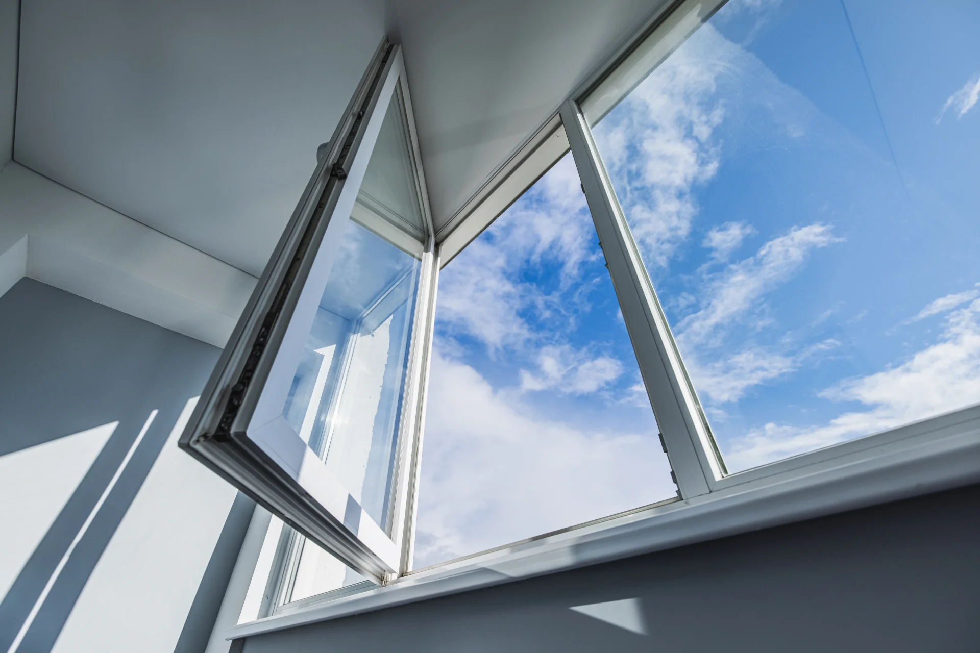 VLX 80 Casement Window in Fresno, CA | Meridian Windows and Doors Fresno - detail 1