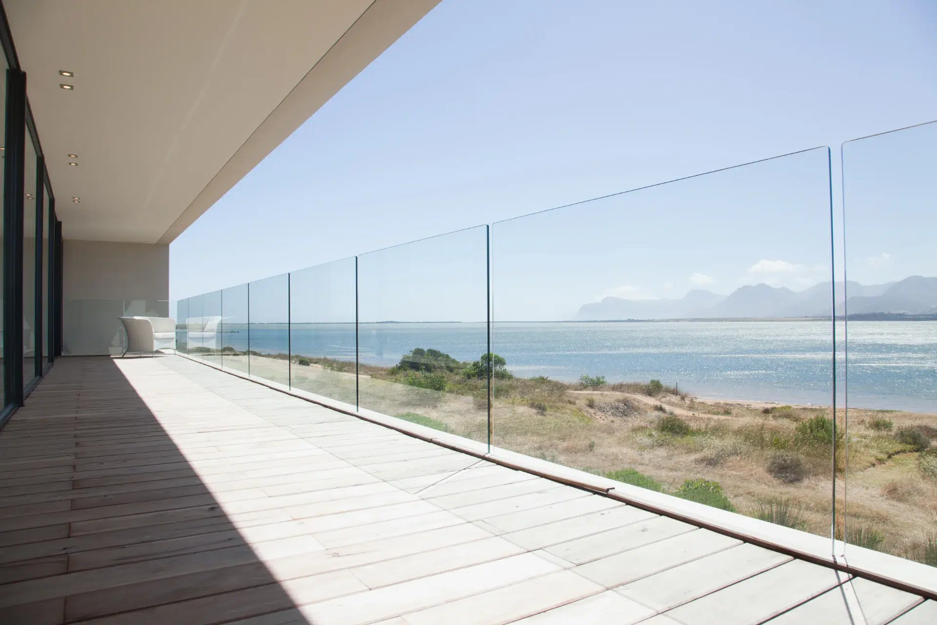 VLX 120 Glass Railing System in Fresno, CA | Meridian Windows and Doors Fresno - detail 1